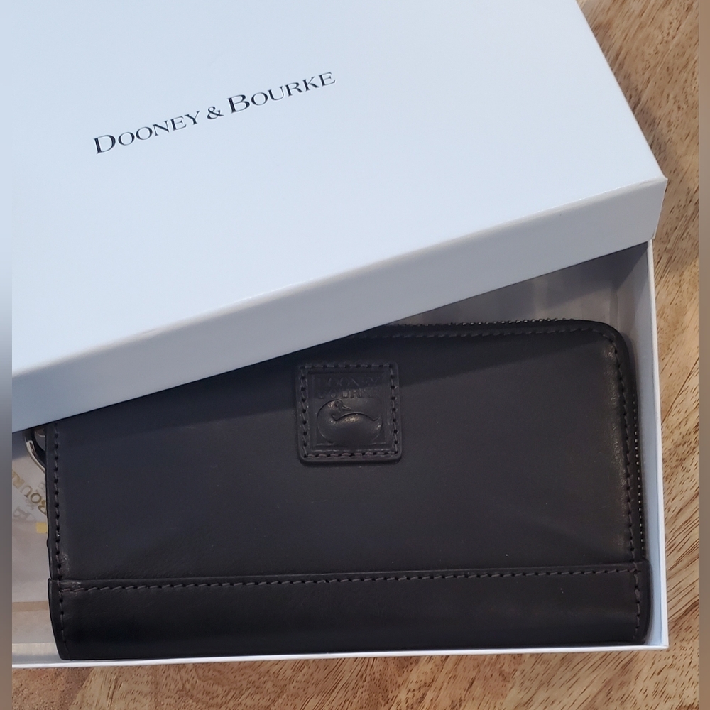 New Dooney & Bourke Florentine Leather Folded Zip Wristlet Wallet Black